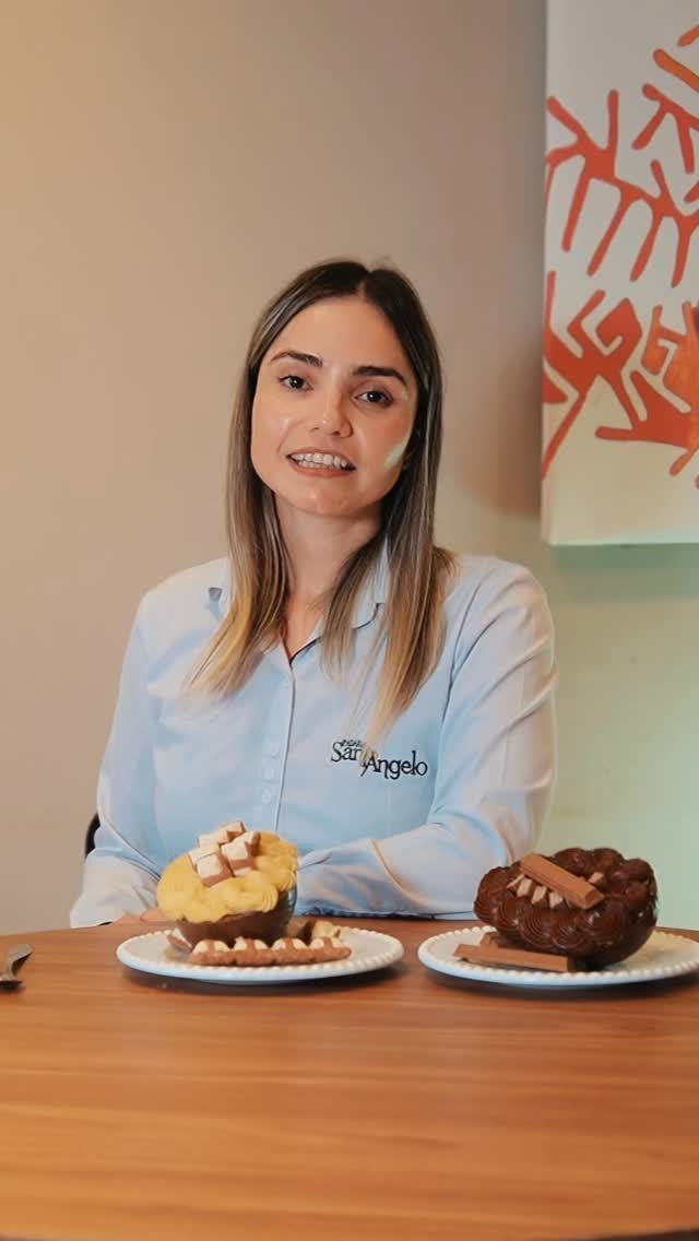 Atendente da Padaria Santo Ângelo servindo doces