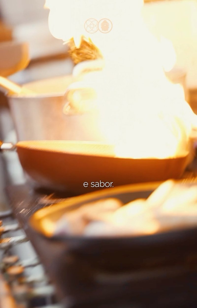 Preparo com fogo no salão