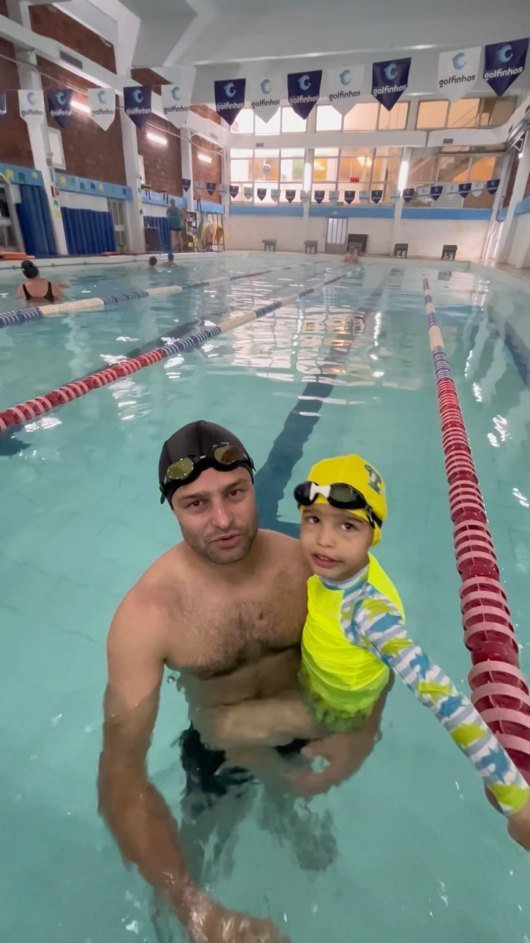 Aula de natação infantil na Academia Golfinhos