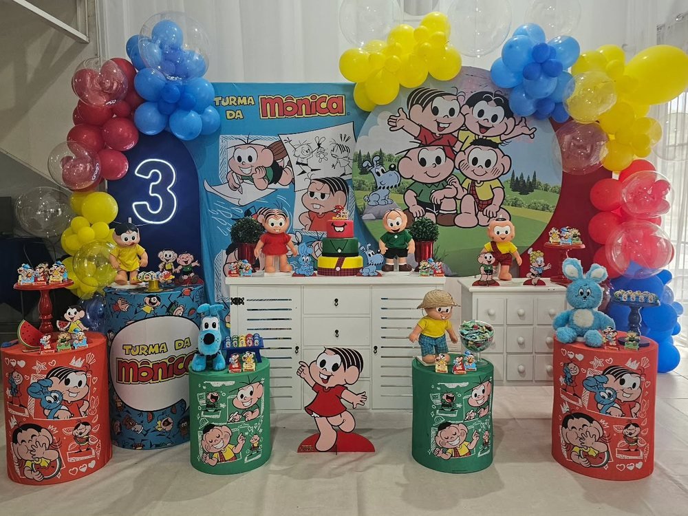 Decoração de festa tema Turma da Mônica com balões coloridos