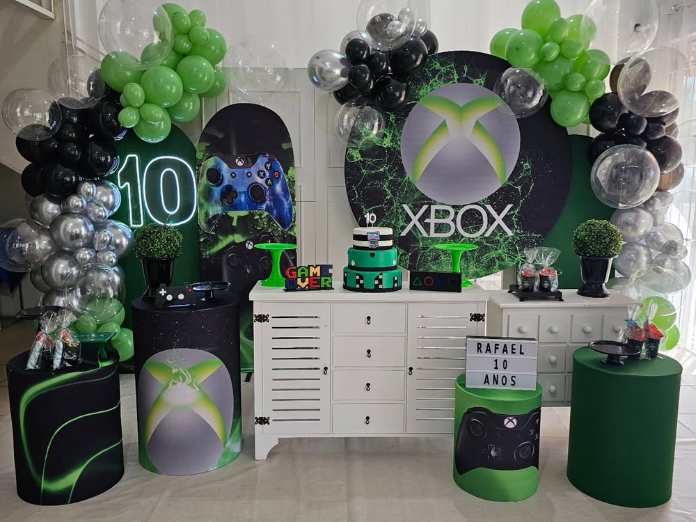 Decoração de festa tema Xbox com balões verdes e pretos