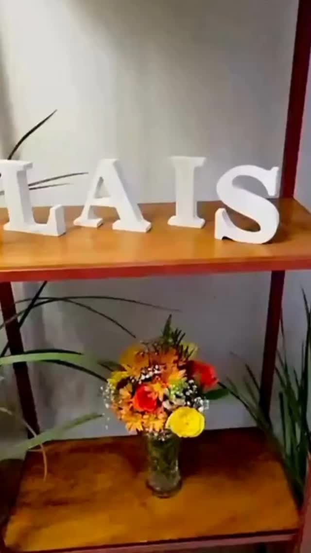 Letreiro luminoso com o nome da aniversariante montado no Espaço 846