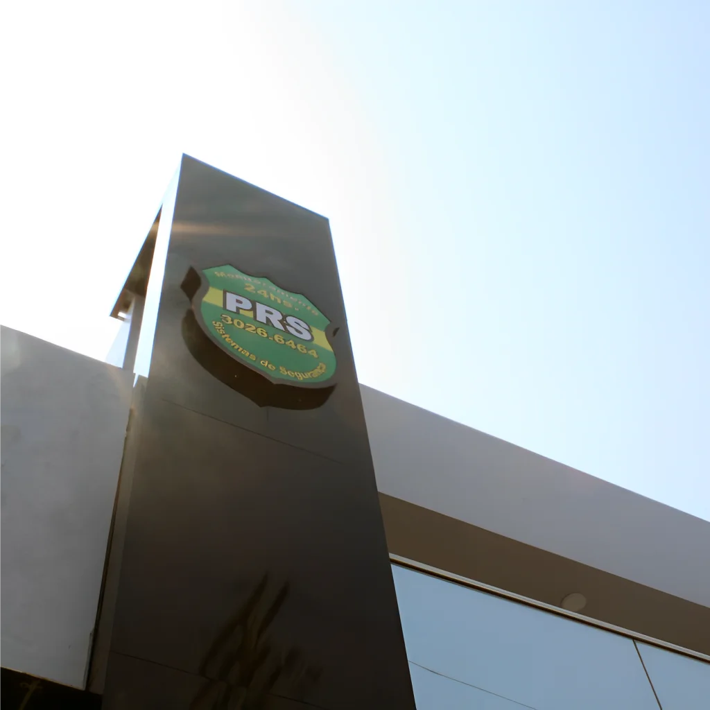 Totem de sinalização da PRS Monitoramento